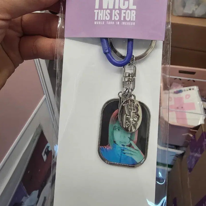 [BUNJANG] Twice Momo Photo Metal Keychain / 트와이스 포토 메탈 키링 모모