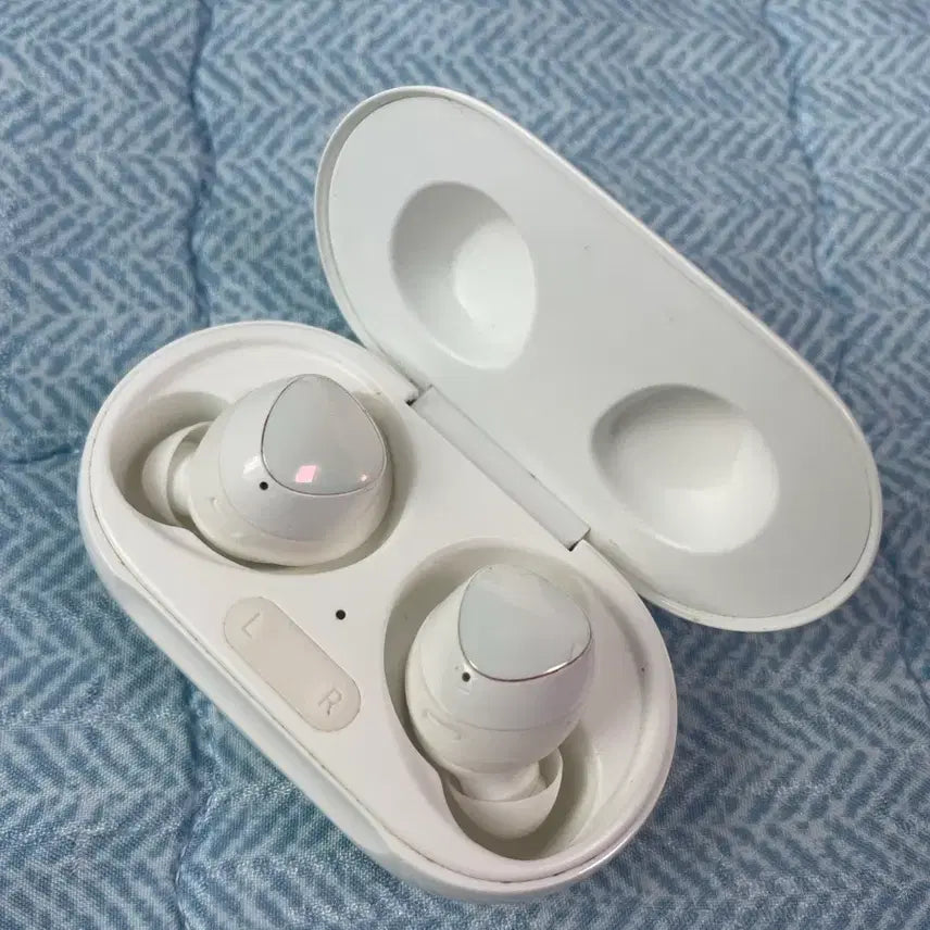 [BUNJANG] Samsung Galaxy Buds+ Wireless Bluetooth Earphones White / 갤럭시 버즈 플러스 화이트 블루투스이어폰