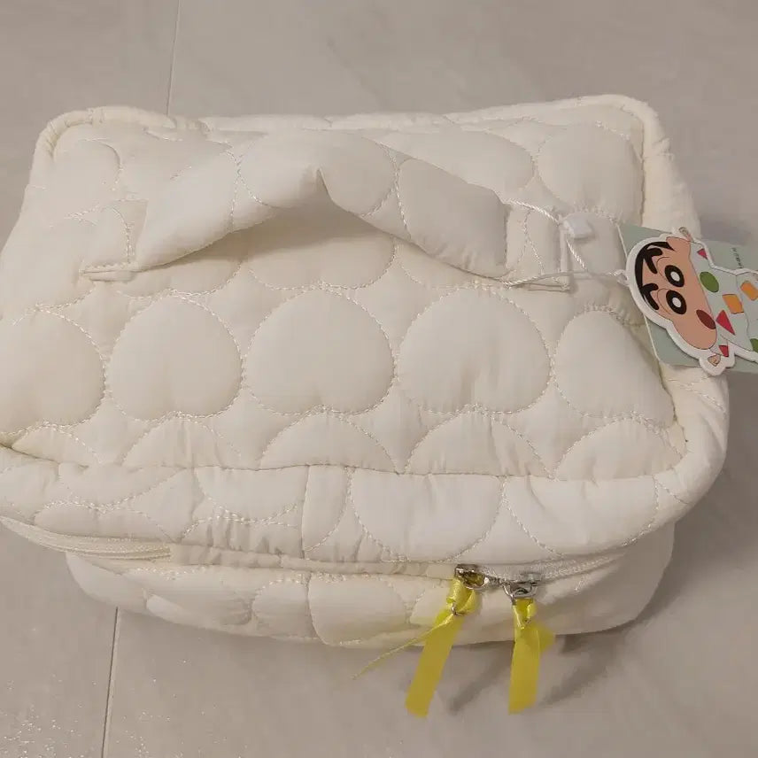 [BUNJANG] Crayon Shin-chan Quilted Pouch White / 짱구 퀼팅 파우치 화이트