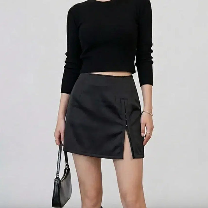 [BUNJANG] The Mysterious Hotel Black Matte Satin Hook Mini Skirt Y2K / 택O 더미스테리어스호텔 새틴 후크 미니스커트 블랙 Y2K 희소템