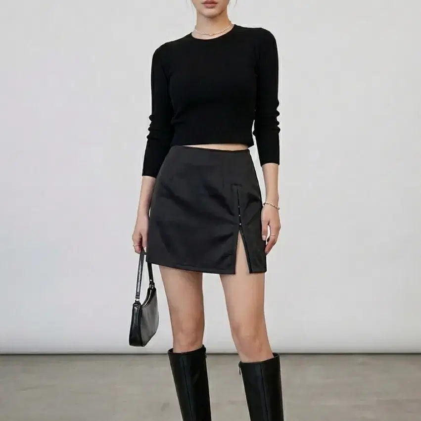 [BUNJANG] The Mysterious Hotel Black Matte Satin Hook Mini Skirt Y2K / 택O 더미스테리어스호텔 새틴 후크 미니스커트 블랙 Y2K 희소템