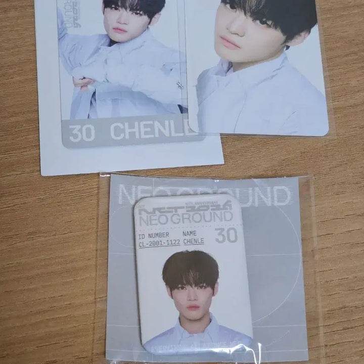 [BUNJANG] NCT 10th Anniversary Pop-Up Haechan Photocard + Trading Card Concept + Metal Badge / 엔시티 10주년 팝업 천러 입장 포카 + 트레카 컨포 + 메탈 뱃지