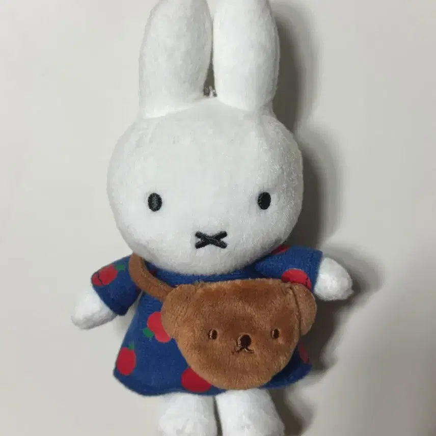[BUNJANG] Sekiguchi Miffy Boris Apple Outfit Bag Keychain Doll / 세키구치 미피 사과 옷 보리스 가방 키링 인형