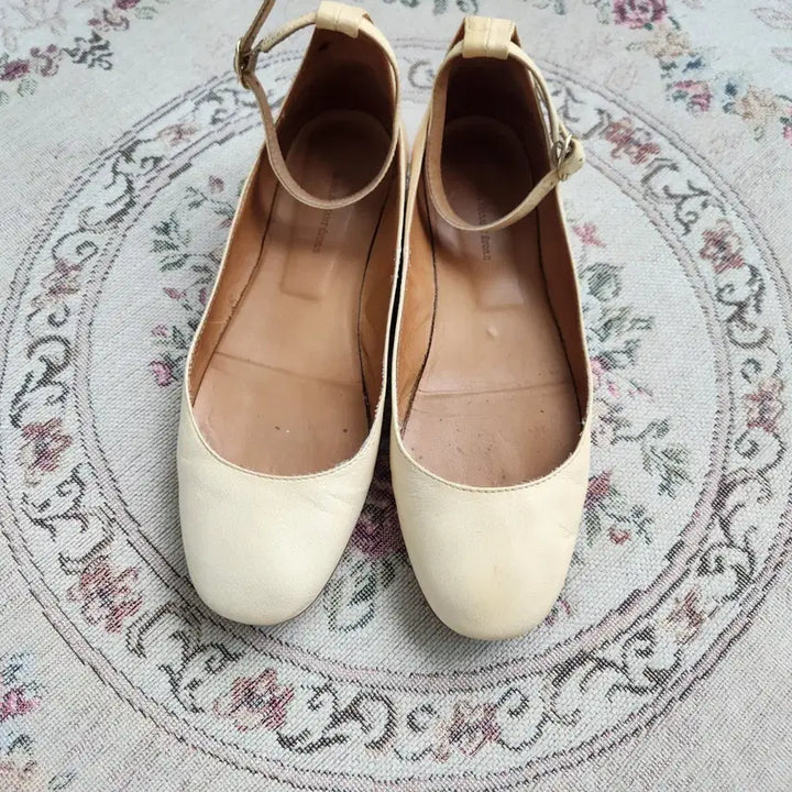 [BUNJANG] Isabel Marant Butter Ivory Ankle Strap Ballerina Shoes (37) / 이자벨마랑 버터아이보리 앵클 스트랩 발레리나 슈즈 (37)
