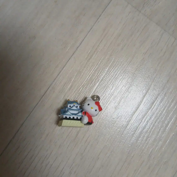 [BUNJANG] Sanrio Hello Kitty Osaka Castle Gachapon Figure Strap / 고전 키티스트랩 오사카성 키티 가챠 피규어