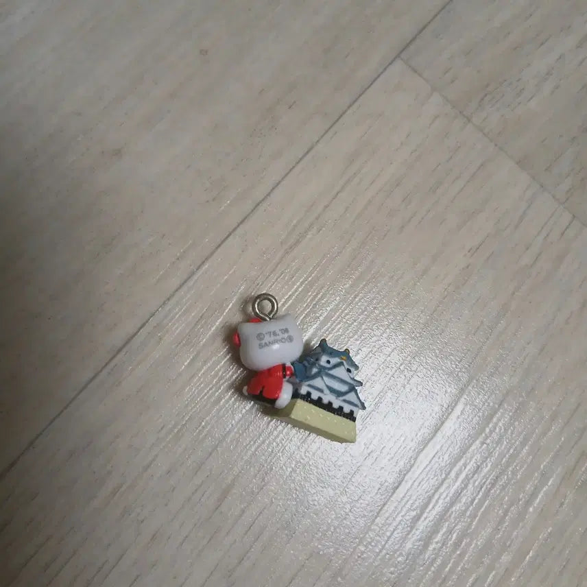 [BUNJANG] Sanrio Hello Kitty Osaka Castle Gachapon Figure Strap / 고전 키티스트랩 오사카성 키티 가챠 피규어