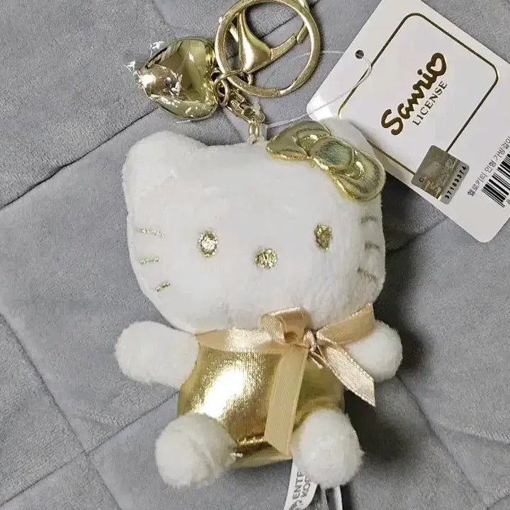 [BUNJANG] Sanrio Hello Kitty Gold Heart Doll Keychain (New) / (새상품) 산리오 헬로키티 골드하트 인형 키링
