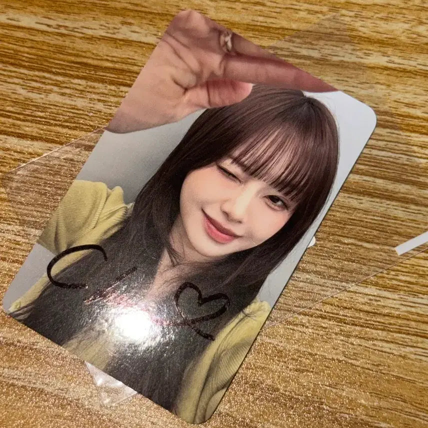 [BUNJANG] LOONA Chuu Signed Photocard / 이달의소녀 츄 김지우 싸인포카 양도