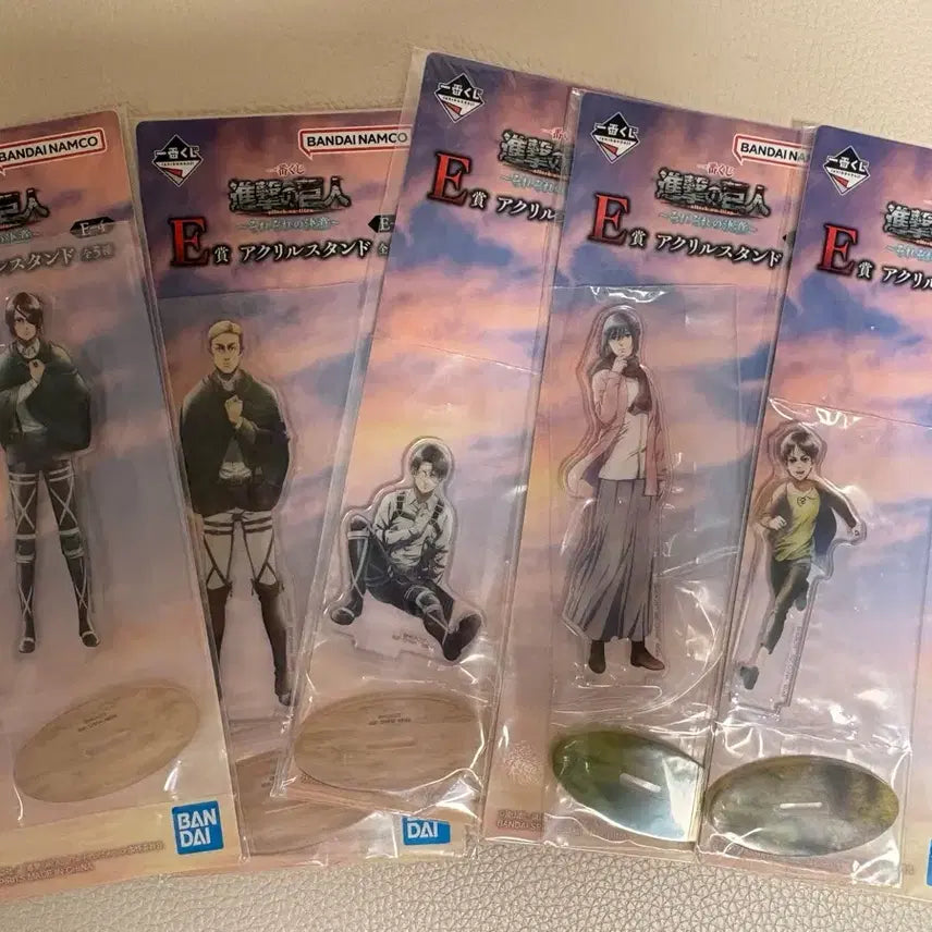 [BUNJANG] Attack on Titan Prize E Acrylic Stand / 진격의 거인 아크릴 스탠드 E상