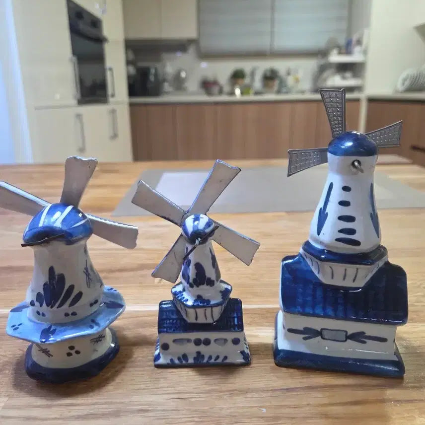 [BUNJANG] Dutch Antique Miniature Ceramic Windmill Set (3 pcs) / 네덜란드 앤틱 소형 도자기 풍차  3종 일괄