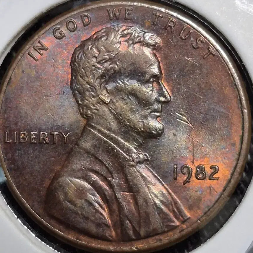 [BUNJANG] 1982 P Mint Lincoln Cent Small Date Zinc Rainbow Toning Coin / 1982년 P미국 링컨 센트 스몰데이터 (작은글자) 아연. 무지개 토닝