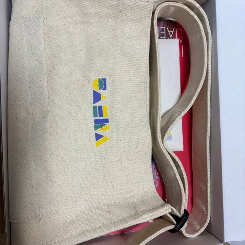 [BUNJANG] IU Uaena 4th Generation Fanclub Goods Box Set / 아이유 유애나 4기 팬클럽 굿즈