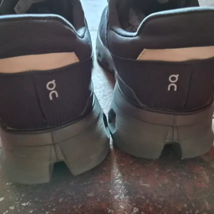 [BUNJANG] On Running Cloudrunner 2 Waterproof Running Shoes (270mm) / 온러닝 클라우드러너 2 워터프루프(270)