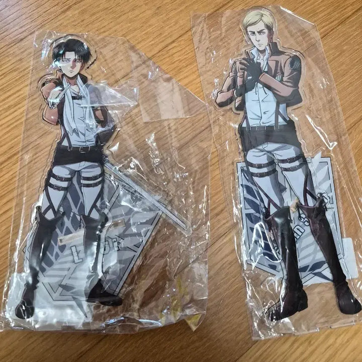 [BUNJANG] Attack on Titan Acrylic Stand Set (2 Types) / [판매완료]진격의거인 아크릴스탠드 2종 세트