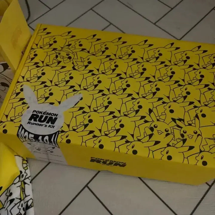 [BUNJANG] 2025 Pokemon Run Jeju Limited Edition Gold Medal Bundle Set / 2025 포켓몬 런 금메달 제주 한정판 굿즈 일괄