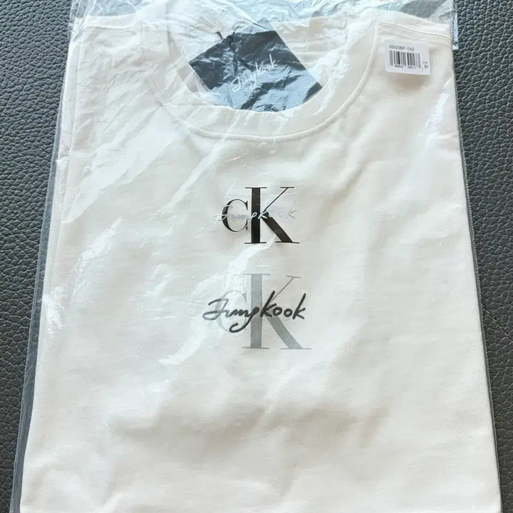 [BUNJANG] Calvin Klein Jungkook White T-Shirt M / 켈빈클라인 정국 화이트 티셔츠 M