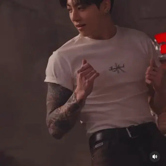 [BUNJANG] Calvin Klein Jungkook White T-Shirt M / 켈빈클라인 정국 화이트 티셔츠 M