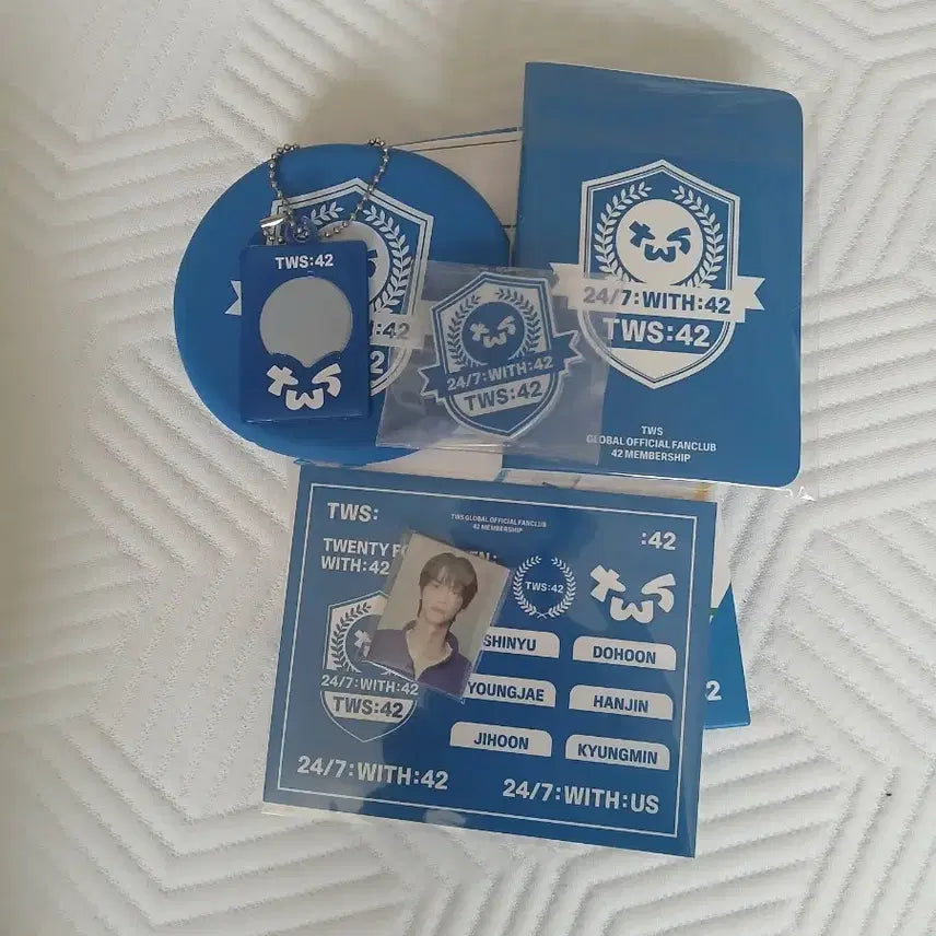 [BUNJANG] TWS 1st Fanclub Kit Photocard / 투어스 1기 팬클럽 키트 (포카포함)