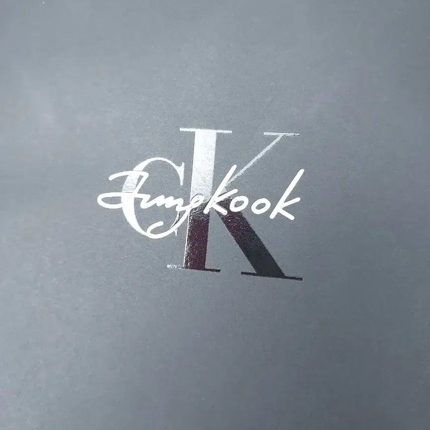[SOLD OUT] 캘빈클라인x 정국 그래픽 링거 베이비 반팔티셔츠 S +쇼핑백 2개포함 s