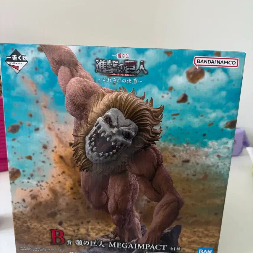 [BUNJANG] Attack on Titan Colossal Titan Figure B ver. (Sealed) / (미개봉)(택포35) 진격거 턱거인B상