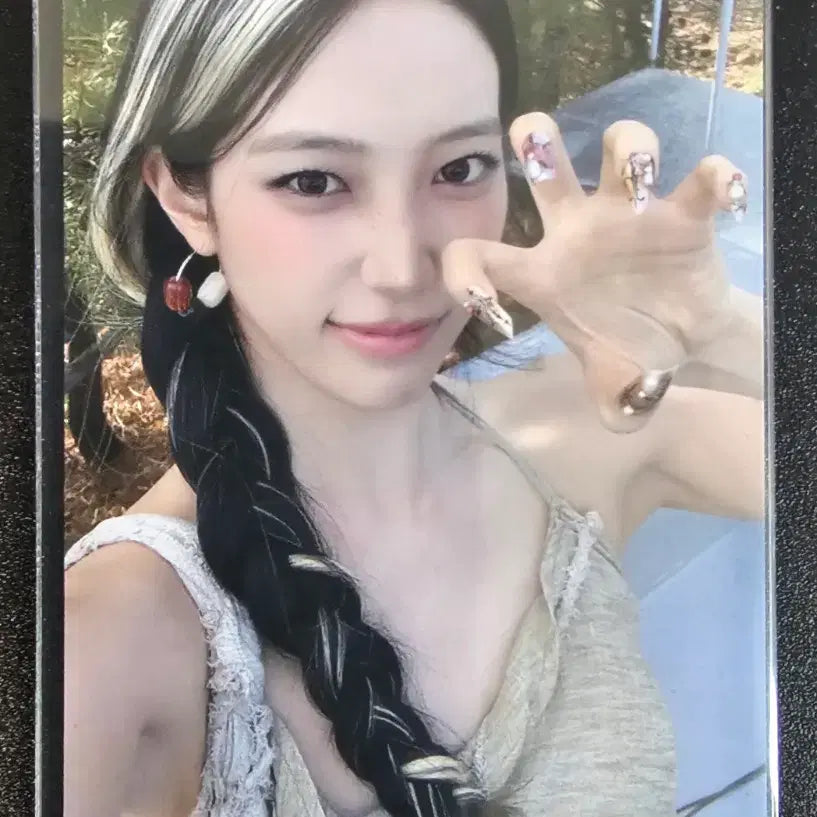 [BUNJANG] Le Sserafim Kazuha Studio Photocard / 르세라핌 카즈하 공방 포카 판매합니다