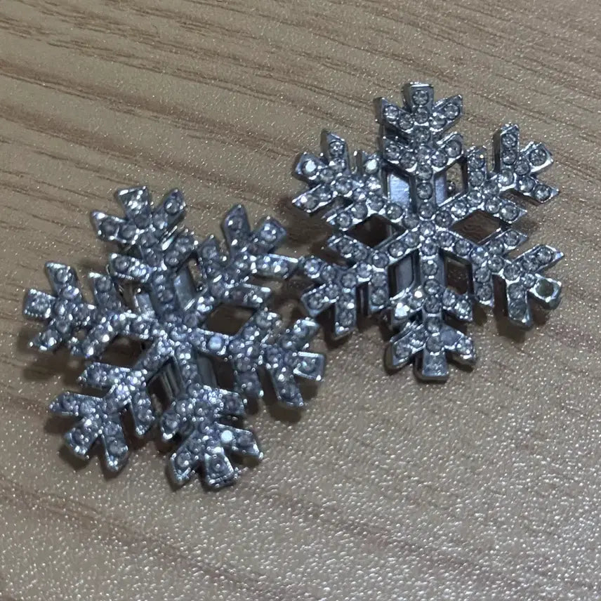 [BUNJANG] Sparkling Snowflake Hair Clips (Set of 2) / 반짝이 눈꽃 머리핀 2개