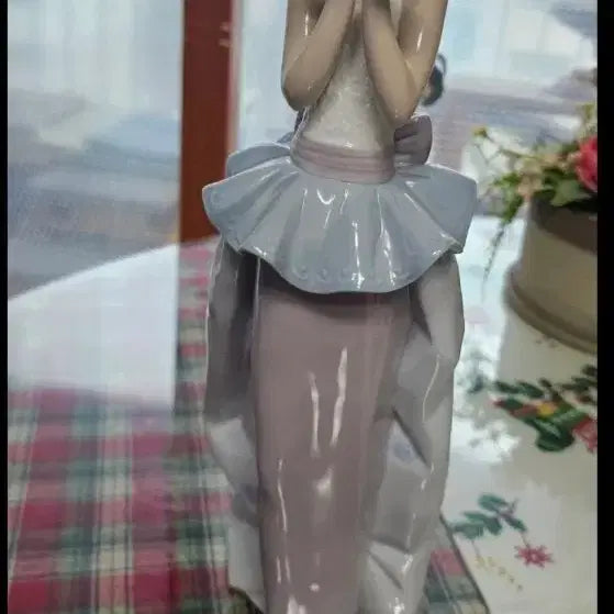[BUNJANG] Lladró Girl Figurine with Flowers / 야드로 소녀