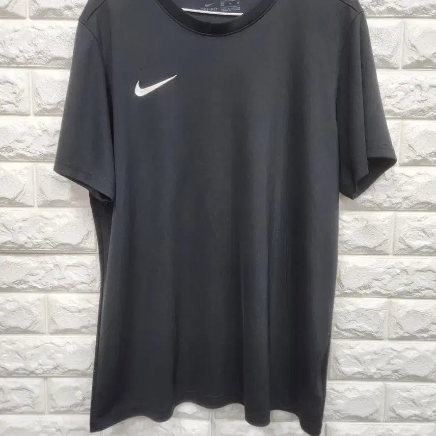 [BUNJANG] Nike Dri-FIT Short Sleeve Crew Neck T-Shirt Size 110 / 나이키 드라이핏 반팔 라운드티 110사이즈 k854