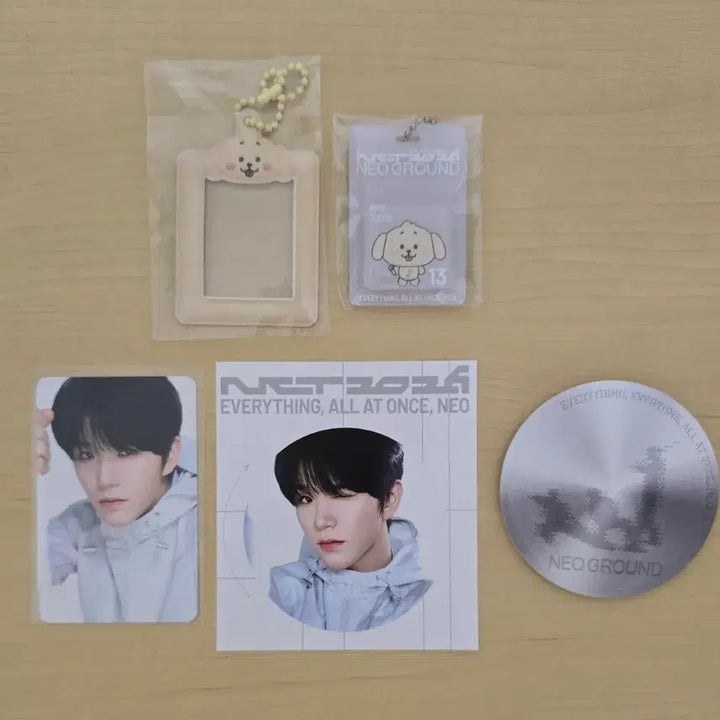 [BUNJANG] NCT Jaehee DREWTRIBER Pop-up Photocard Holder Acrylic Keyring, Entrance Photocard, Mission Badge Set / 재희 댕트리버 엔시티 팝업 가챠 증사홀더 아크릴키링 입장포카 미션뱃지