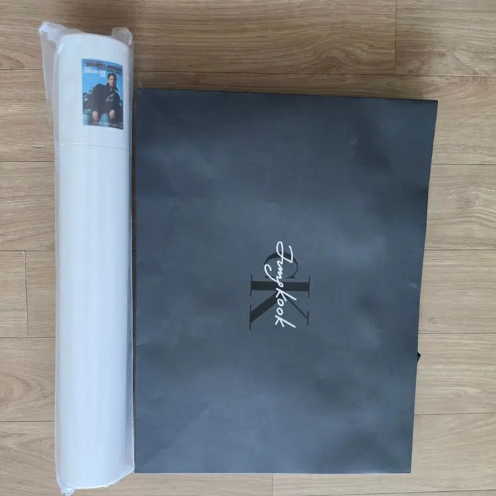 [BUNJANG] BTS Jungkook Calvin Klein Collaboration Limited Edition Poster and Seongsu Store Exclusive Shopping Bag / BTS 정국 캘빈클라인 콜라보 한정판 포스터와 성수점 한정판 쇼핑백
