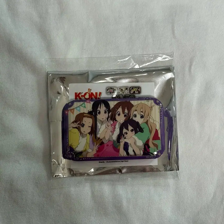 [BUNJANG] K-On! Azusa Yui Mio Tsumugi Square Can Badge Set / 케이온 사각 캔뱃지 | 아즈사 유이 미오 츠무기 캔뱃지 마치보케 피규어