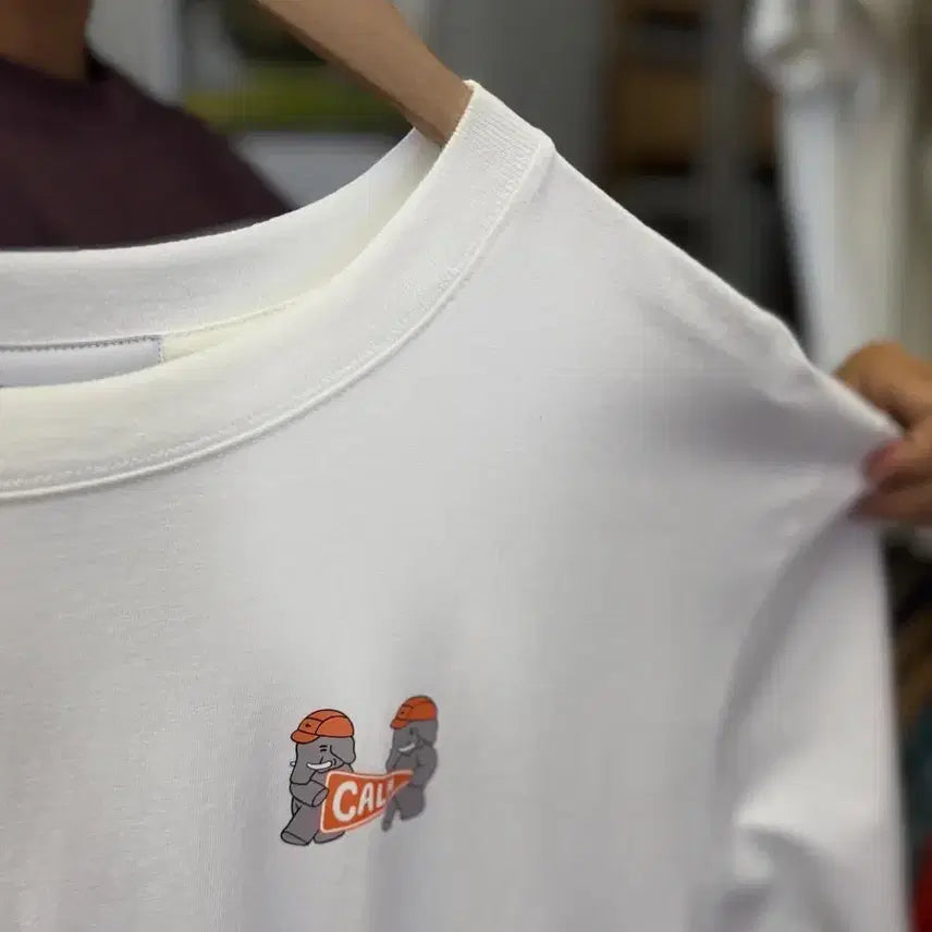 [BUNJANG] CALM OUTDOORS Elephant Graphic T-Shirt White L / 치앙마이 CALM OUTDOORS 캠핑 코끼리 그래픽 반팔티