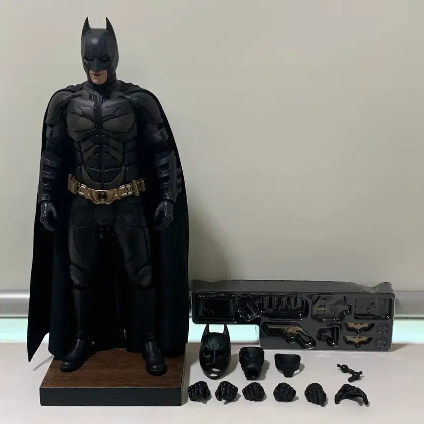 [BUNJANG] Hot Toys The Dark Knight Rises Armory Batman (MMS702) Collectible Figure / 핫토이 신형 아머리 배트맨 판매