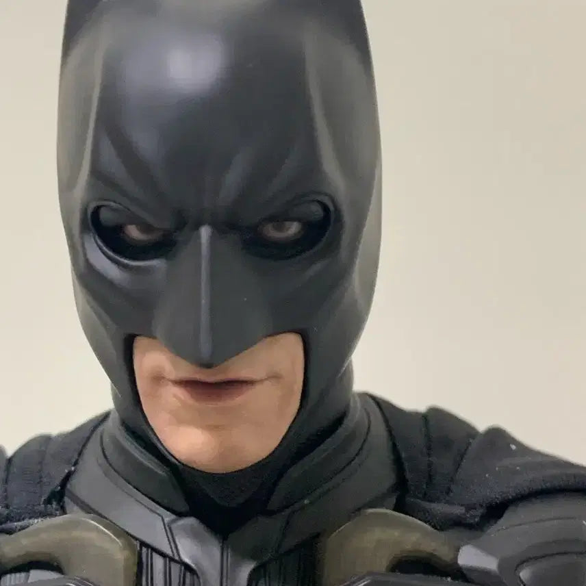 [BUNJANG] Hot Toys The Dark Knight Rises Armory Batman (MMS702) Collectible Figure / 핫토이 신형 아머리 배트맨 판매