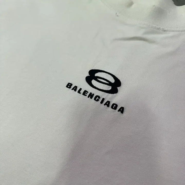 [SOLD OUT] 발렌시아가 디스 티셔츠 화이트 (3)