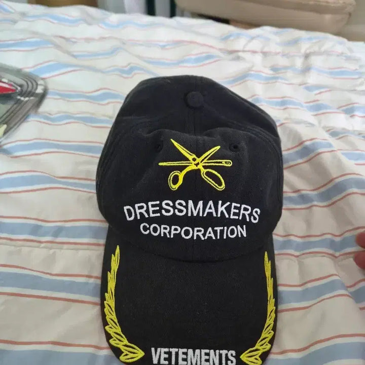 [BUNJANG] VETEMENTS Dressmaker Black Ball Cap / 베트멍 드레스메이커 블랙 볼캡