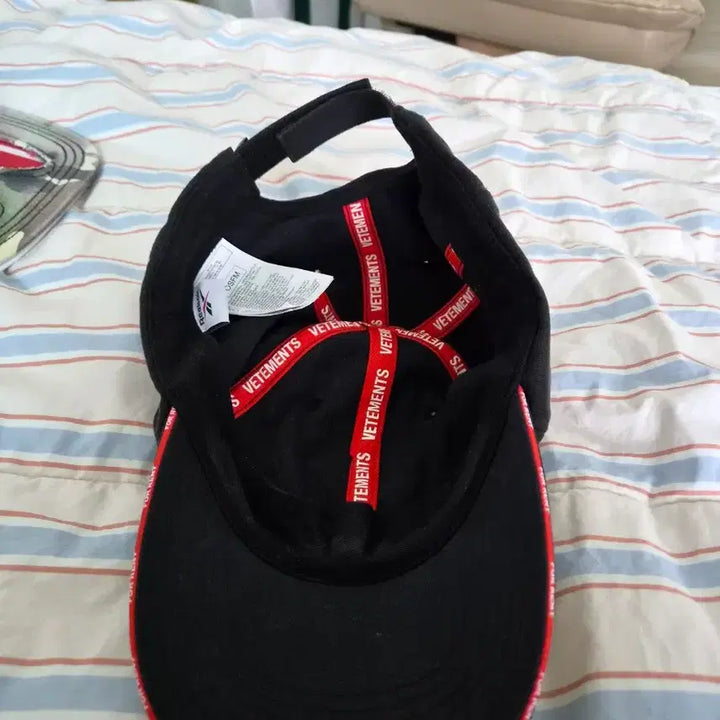 [BUNJANG] VETEMENTS Dressmaker Black Ball Cap / 베트멍 드레스메이커 블랙 볼캡