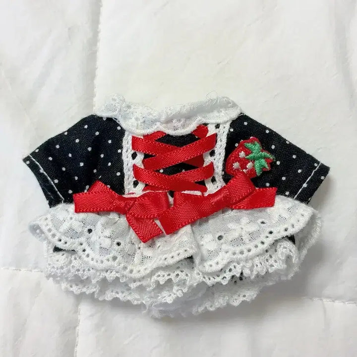 [BUNJANG] 12cm Doll Clothes: Black Polka Dot Strawberry Lace Dress / 12cm 누이구루미 인형옷 블랙 도트 딸기 레이스 원피스