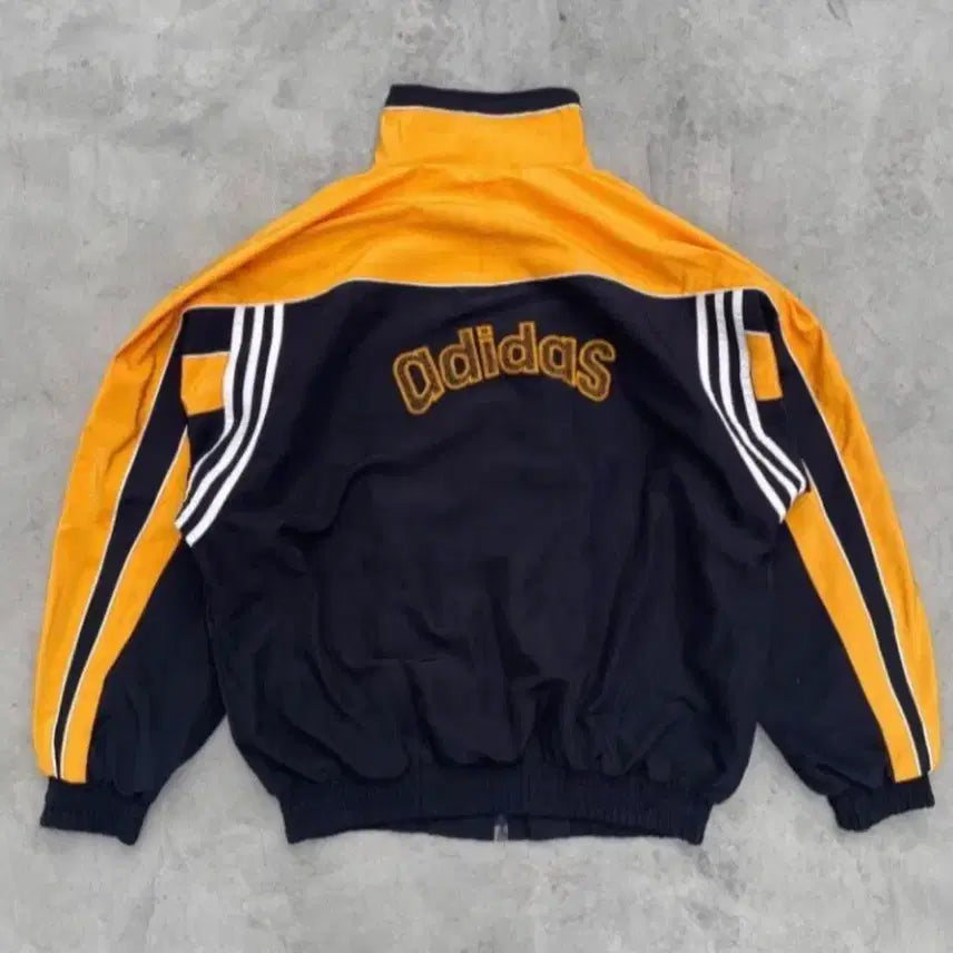 [BUNJANG] Adidas Vintage 90s Old School Windbreaker (Size S) / Adidas 빈티지 올드스쿨 바람막이 90s 우타이테 Eve
