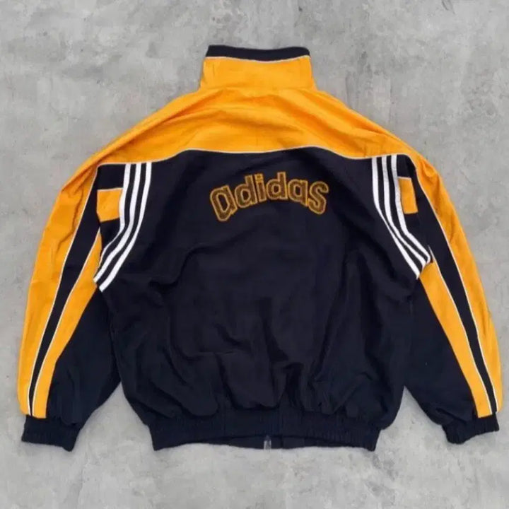 [BUNJANG] Adidas Vintage 90s Old School Windbreaker (Size S) / Adidas 빈티지 올드스쿨 바람막이 90s 우타이테 Eve