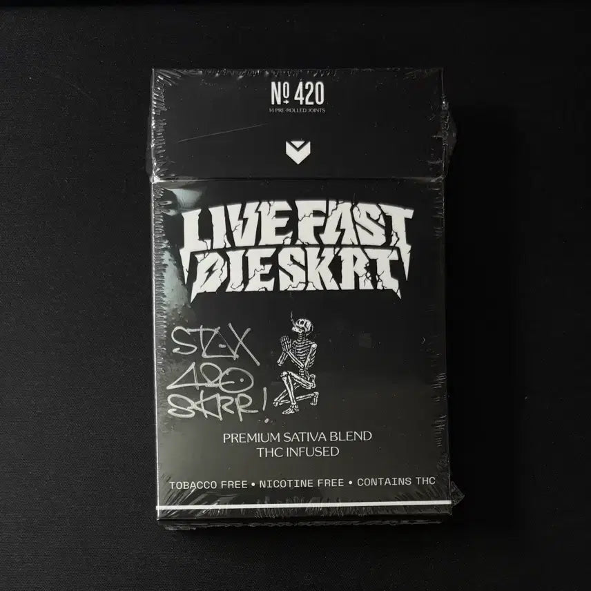 [BUNJANG] Billsax LIVEFAST DIESKRT Signed Cassette Tape / [싸인반] 빌스택스 LIVEFAST DIESKRT 카세트 테이프