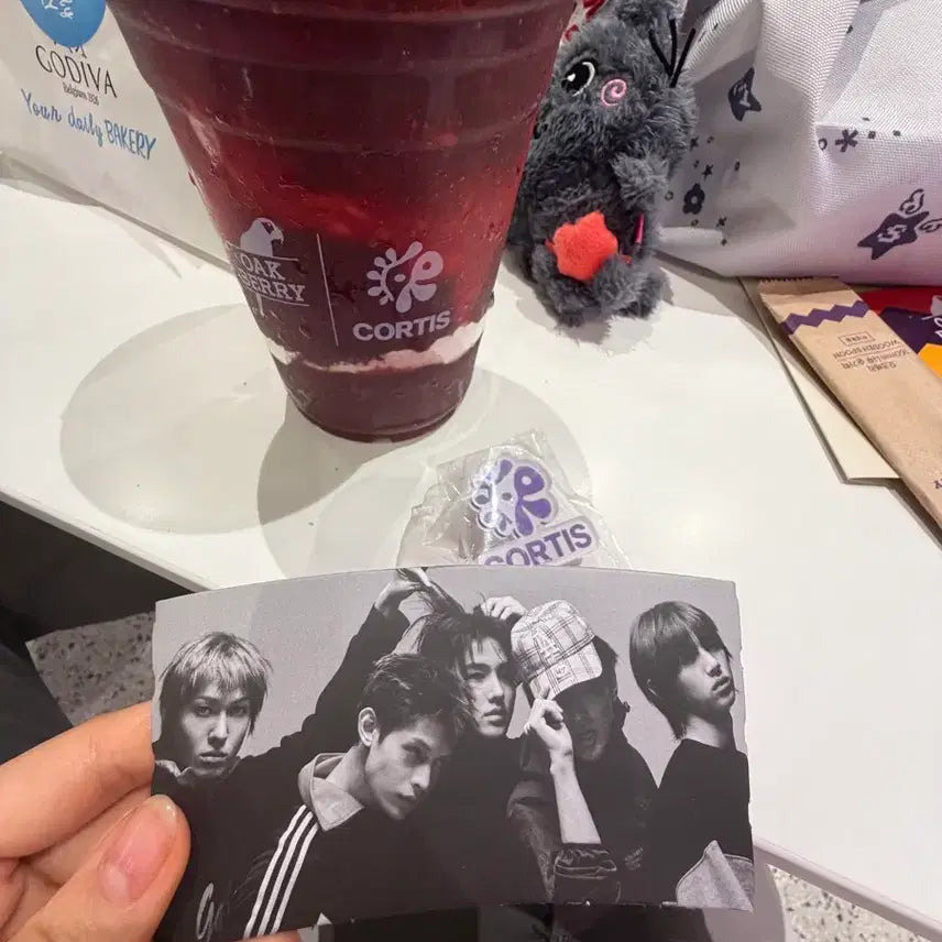[BUNJANG] Cortis Oakberry Collaboration Red Version Bundle Set / 코르티스 오크베리 콜라보 레드레드버전 일괄판매