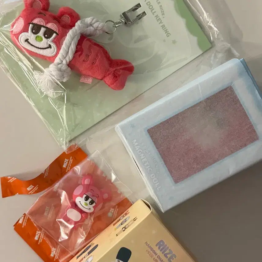 [BUNJANG] RIIZE Shotaro Rizeco Goods: Anti-Evil Charm Keychain, Magnet Plush, HIPPER / 라이즈 쇼타로 리즈코 굿즈 : 액막이 키링 , 자석 인형 , 히퍼