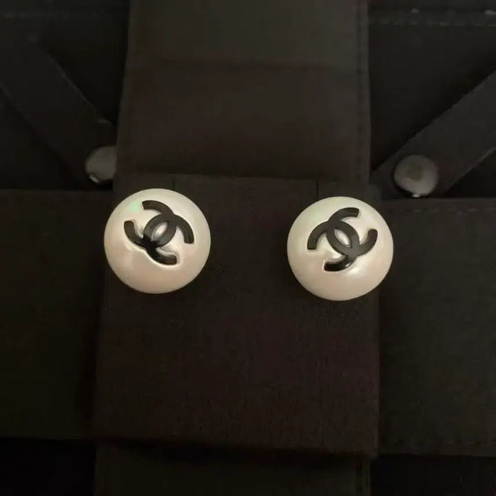 [BUNJANG] Chanel CC Logo Pearl Earrings / 샤넬 CC 로고 진주 귀걸이