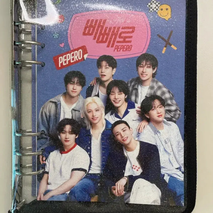 [BUNJANG] Stray Kids Pepero Binder / 스키즈 빼빼로 콜라보 한정판 바인더
