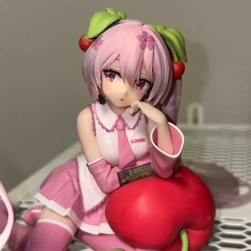 [BUNJANG] Taito Hatsune Miku Sakura Miku Desktop Cherry Cushion Figure / 미개봉)타이토 하츠네미쿠 사쿠라 미쿠 데스크탑 체리 쿠션 피규어