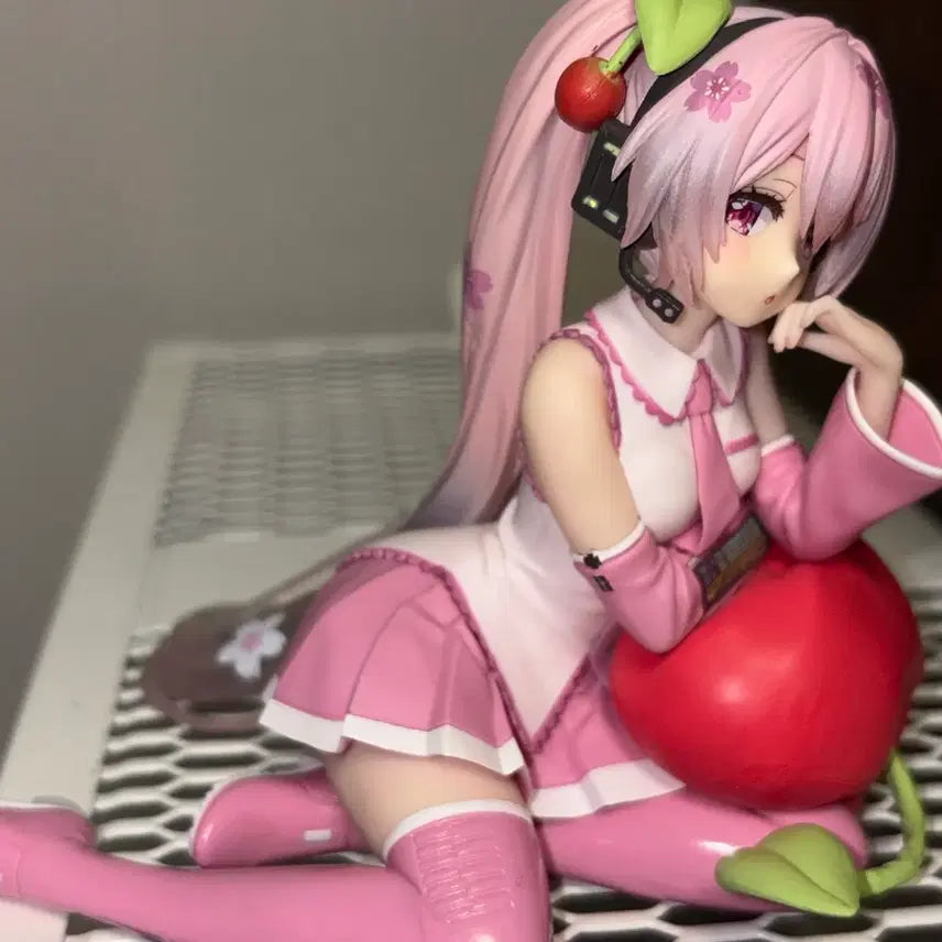 [BUNJANG] Taito Hatsune Miku Sakura Miku Desktop Cherry Cushion Figure / 미개봉)타이토 하츠네미쿠 사쿠라 미쿠 데스크탑 체리 쿠션 피규어