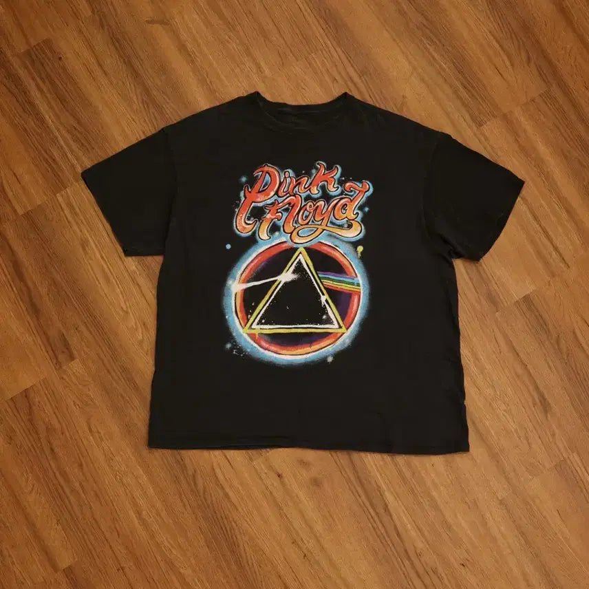 [BUNJANG] Pink Floyd "Dark Side of the Moon" Prism Graphic T-Shirt (XL) / 2021 라이센스 핑크플로이트 티셔츠 판매