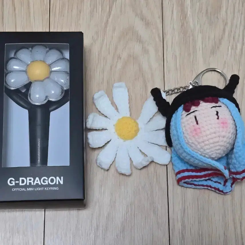 [BUNJANG] G-Dragon Mini Lightstick Keychain + Doll Keychain Bundle Set / G-DRAGON 미니 응원봉 키링 + 인형 키링 일괄 지드래곤 지디