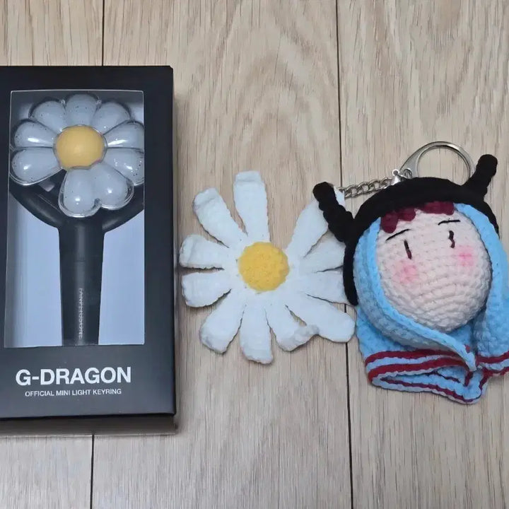 [BUNJANG] G-Dragon Mini Lightstick Keychain + Doll Keychain Bundle Set / G-DRAGON 미니 응원봉 키링 + 인형 키링 일괄 지드래곤 지디